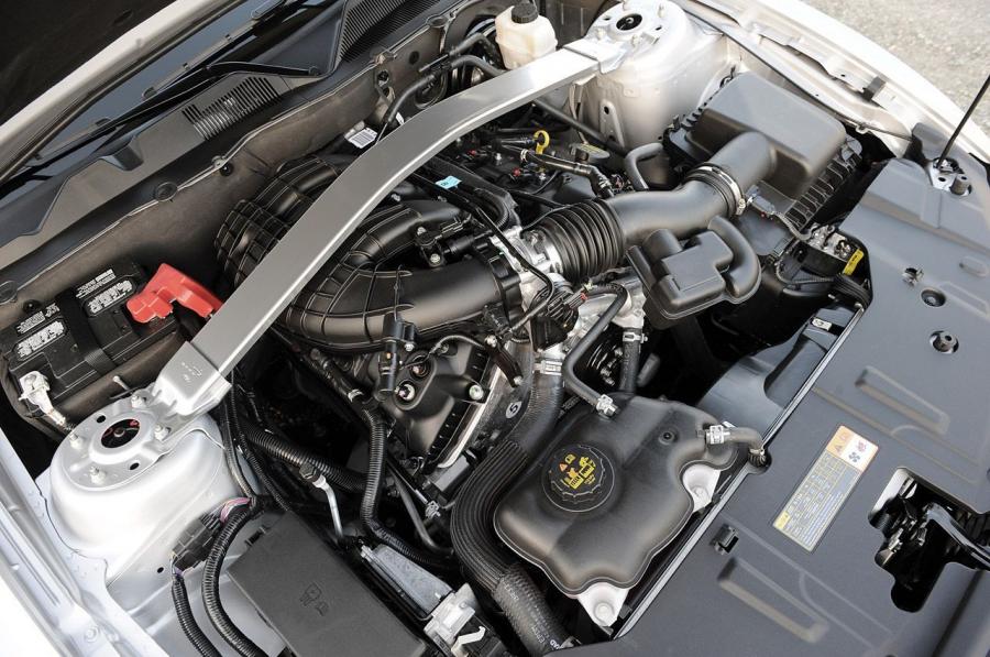  Ford Mustang V6 2012 года  (фото 95 из 133)